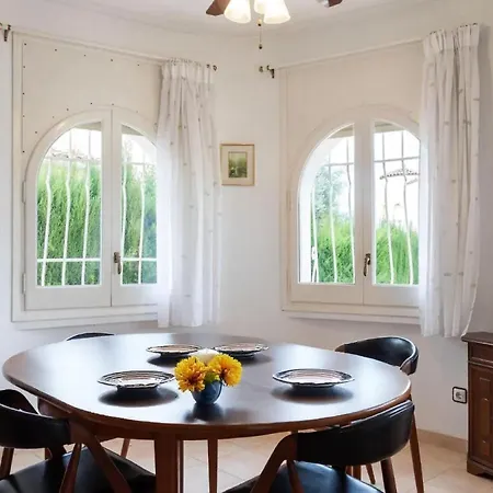 Villa Comfortable House With A Pool Very Close To The Beach, Amfora Cugat *