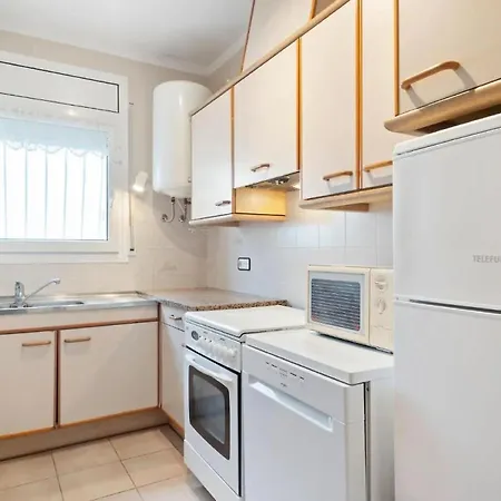 Villa Comfortable House With A Pool Very Close To The Beach, Amfora Cugat