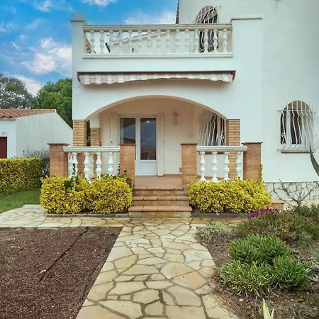 Villa Comfortable House With A Pool Very Close To The Beach, Amfora Cugat