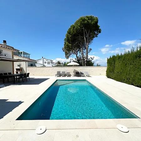 Villa Comfortable House With A Pool Very Close To The Beach, Amfora Cugat *