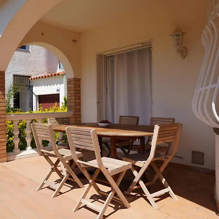 Villa Comfortable House With A Pool Very Close To The Beach, Amfora Cugat *