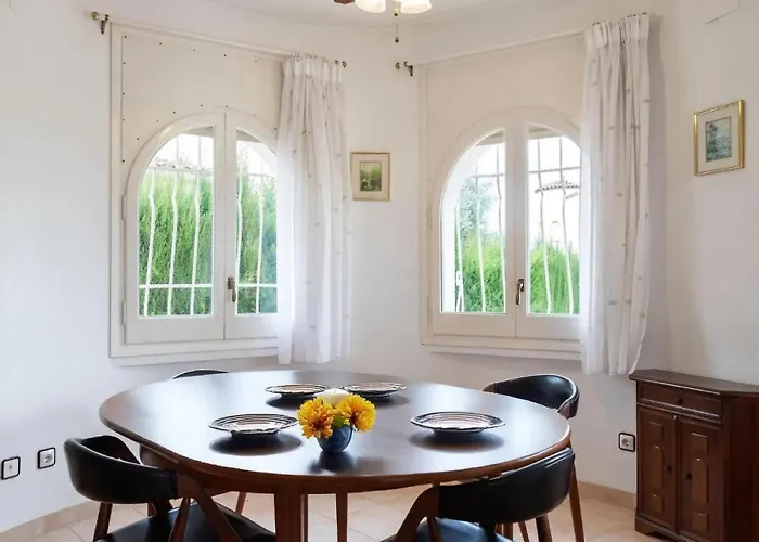 Villa Comfortable House With A Pool Very Close To The Beach, Amfora Cugat *