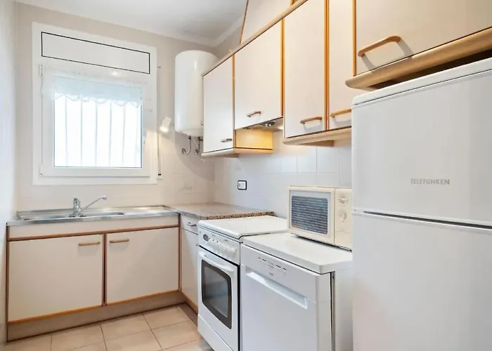 Villa Comfortable House With A Pool Very Close To The Beach, Amfora Cugat
