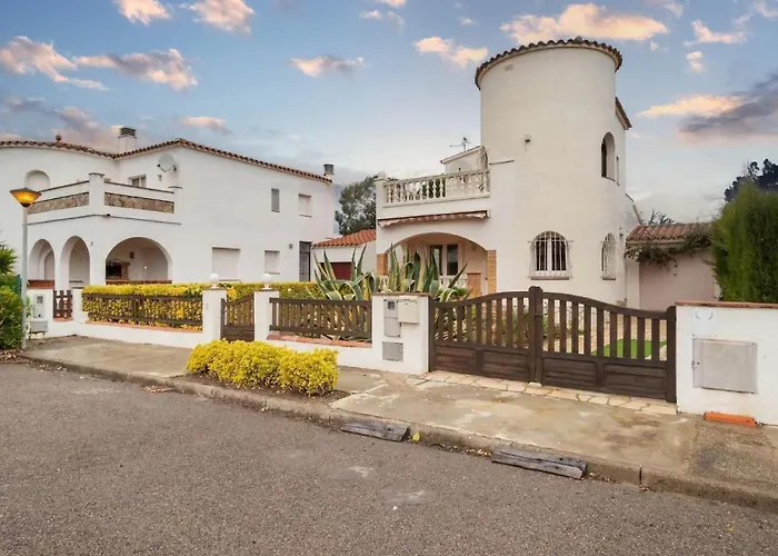 Comfortable House With A Pool Very Close To The Beach, Amfora Cugat * Sant Pere Pescador