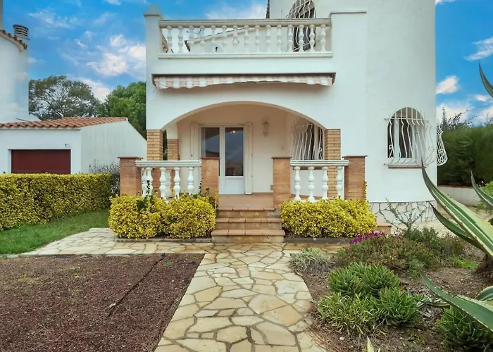 Villa Comfortable House With A Pool Very Close To The Beach, Amfora Cugat