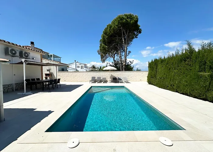 Villa Comfortable House With A Pool Very Close To The Beach, Amfora Cugat *