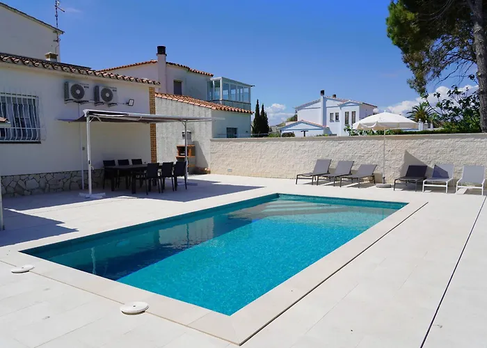Comfortable House With A Pool Very Close To The Beach, Amfora Cugat * Sant Pere Pescador