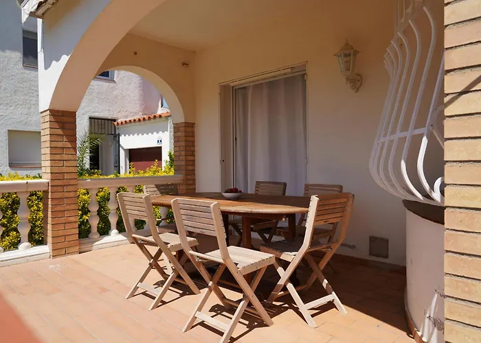 Villa Comfortable House With A Pool Very Close To The Beach, Amfora Cugat *